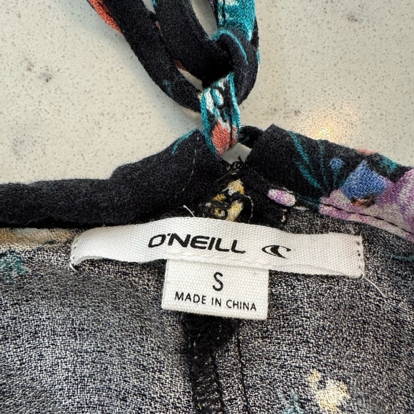 O'Neill Black Floral Alta Ruffle-Hem Mini Dress Sz Small Open Back NWT - Picture 5 of 9